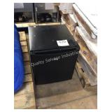 1 LOT SUNBEAM COMPACT REFRIGERATOR