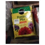 3 BAGS MIRACLE GRO POTTING MIX