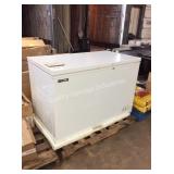 1 LOT BLACK DIAMOND 12.6CU FT CHEST FREEZER