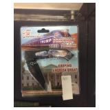 1 LOT TRUMP 2020 POCKET KNIFE (DISPLAY)