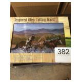 1 LOT DECORATIVE GLASS CUTTING BOARD