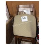 1 LOT 2 WOOD CHAIR