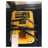 1 LOT DEWALT 7.2 - 18V CHARGER (DISPLAY)