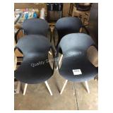1 LOT 4 DECORATIVE CHAIRS