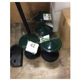 1 LOT 4 BIRD FEEDERS