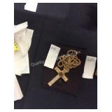 1 LOT CROSS NECKLACE (DISPLAY)