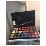 1 LOTT JAMES CHARLES MORPHE PALLETTE (DISPLAY)