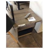 1 LOT ACCENT TABLE
