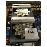 1 LOT PORCELAIN FLOWER WALL DECOR