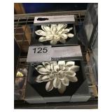 1 LOT 2 PORCELAIN FLOWER WALL DECOR