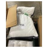 1 LOT BED PILLOWS