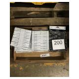 1 LOT PLASTIC CLOTHES PINS