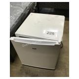 1 LOT SUNBEAM COMPACT REFRIGERATOR