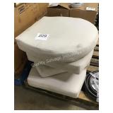1 LOT CHAIR CUSHION