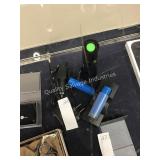 1 LOT TACTICAL FLASHLIGHT (DISPLAY)