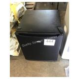 1 LOT SUNBEAM COMPACT REFRIGERATOR