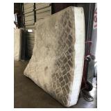 1 LOT KING MATTRESS