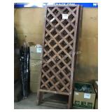 1 LOT 3PC TRELLIS