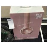 1 LOT BEATS SOLO 2 WIRELESS HEADPHONES (DISPLAY)