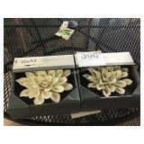 2 CTN WALL DECOR FLOWERS
