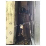 1 LOT 4 TIKI TORCHES