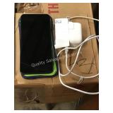 1 LOT IPOD TOUCH 32GB W/ OTTER CASE & CHARGER