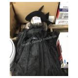 1 LOT WITCH YARD DECORATIONS