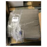 1 LOT 2 CUSHIONS