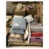 1 SKID ASSORTED PILLOWS