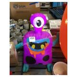 1 LOT ALIEN INFLATABLE