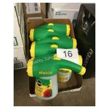 1 LOT MIRACLE GROW GARDEN FEEDERS