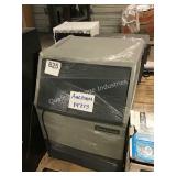 1 LOT SCOTSMAN ICE CHEST