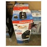 2 CTN HONEYWELL AIR PURIFIERS