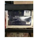 1 LOT WHITE GOOSE DOWN COMFORTER SIZE QUEEN