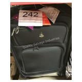 1 LOT AEROLITE LUGGAGE