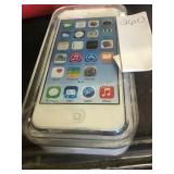 1 LOT IPOD TOUCH 6TH GEN 16GB W/ ACCESSORIES