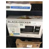 1 CTN BLACK AND DECKER MICROWAVE