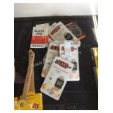 1 LOT ASST SCREEN PROTECTORS (DISPLAY)