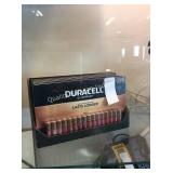 1 LOT DURACELL QUANTUM BATTERIES (DISPLAY)