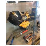1 LOT DEWALT 20V DRILL KIT (DISPLAY)