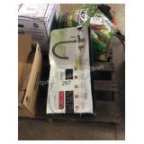 1 LOT DELTA KITCHEN FAUCET