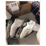 1 LOT 2 GLIDER ICE SKATES
