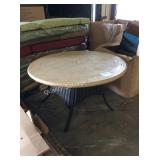 1 LOT PATIO TABLE