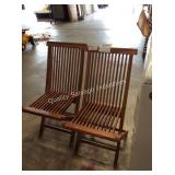 1 LOT 2 WOOD FOLDING CHAIRS