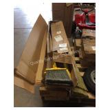 1 LOT RUBBERMAID BROOMS