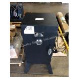 1 LOT SMOKE HOLLOW WOOD SMOKER