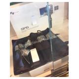 1 LOT THROWING KNIVES (DISPLAY)