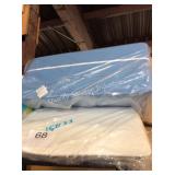 1 LOT WEDGE PILLOW