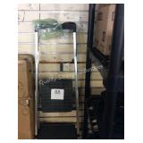 1 LOT STEP LADDER
