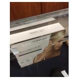 1 LOT TROPHY SKIN MICRODERM KIT (DISPLAY)